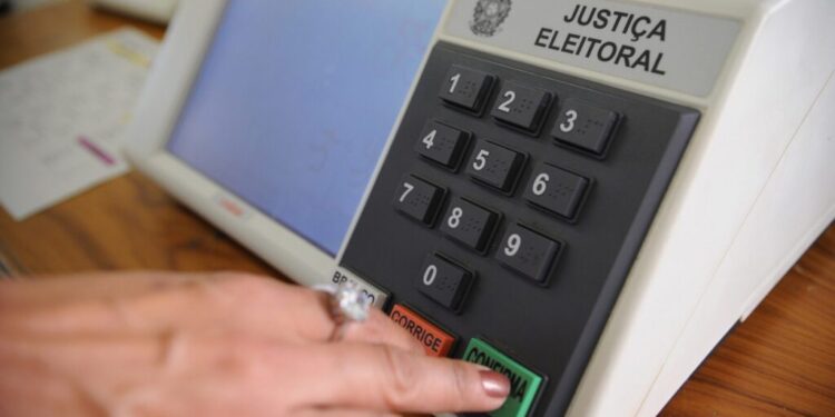 Urna terá intervalo para eleitor conferir voto