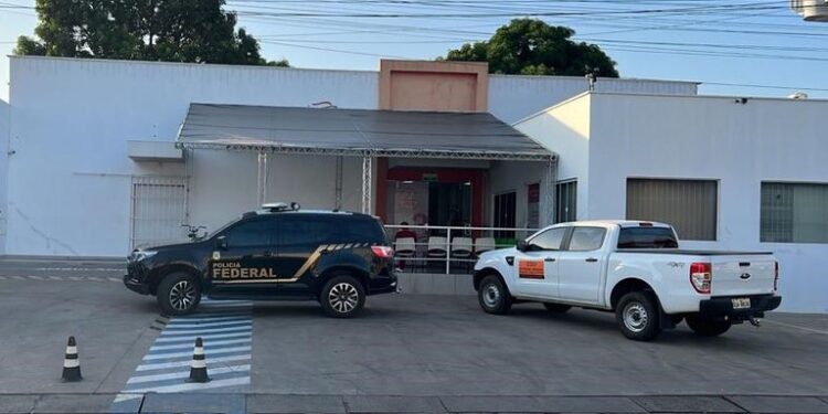 Operação da Polícia Federal combate desvio de recursos oriundos ligados ao Orçamento Secreto