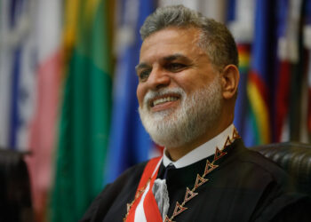 Ministro Lelio Bentes Corrêa toma posse como presidente do TST