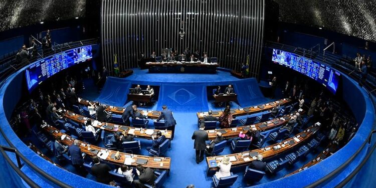Senado pode votar na terça MP que dispensa doação de vacina para covid-19 ao SUS