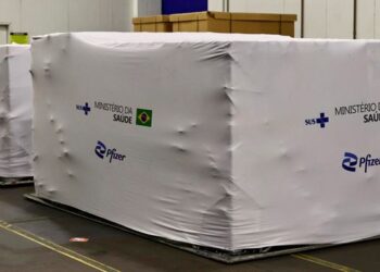 Brasil recebe primeiro lote de vacinas Covid-19 para crianças de 6 meses a menores de 3 anos