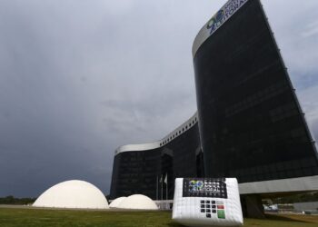 Presidente do TSE veta investigações contra institutos de pesquisa