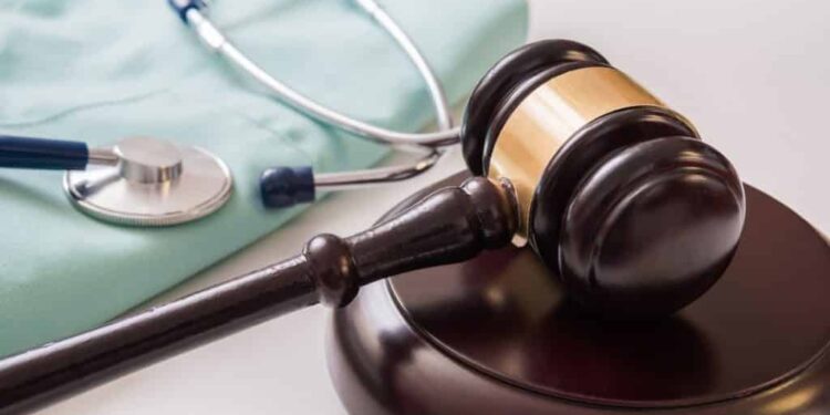 Criança com tumor cerebral ganha, na justiça, liminar para plano de saúde realize cirurgia