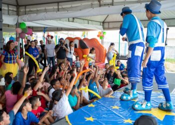 Hotel-Escola Senac Barreira Roxa reúne cerca de 100 crianças de Mãe Luiza em ação social