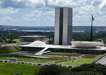 MPs que aguardam votação na Câmara perdem validade antes das eleições