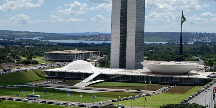 MPs que aguardam votação na Câmara perdem validade antes das eleições
