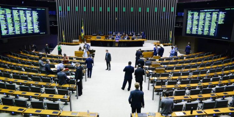 Câmara pode votar na terça-feira medidas provisórias e urgência de propostas sobre pesquisa eleitoral
