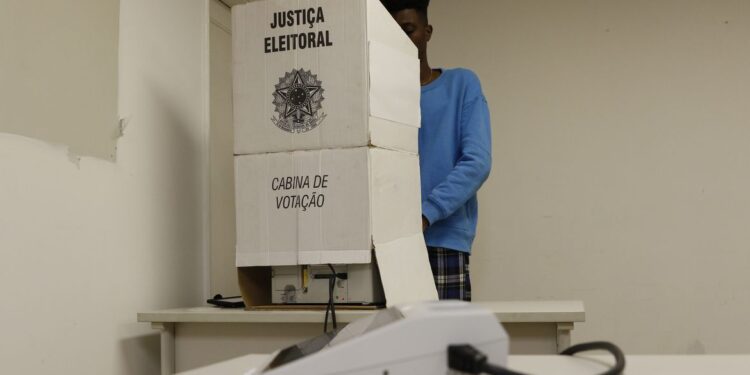Eleitor que não votou no primeiro turno pode votar no segundo