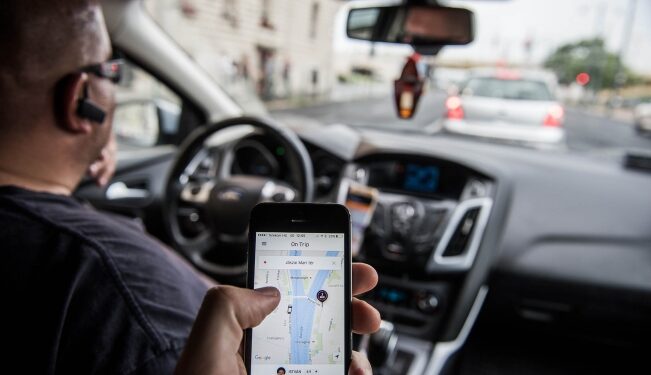 Pedido de vista suspende julgamento de vínculo empregatício entre motorista e a Uber