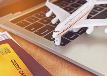 Justiça condena companhia aérea e empresa negociadora de milhas por danos morais e materiais em alteração de data de viagem