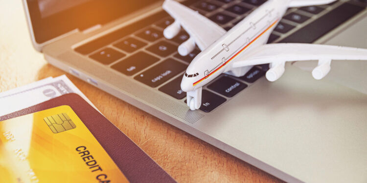 Justiça condena companhia aérea e empresa negociadora de milhas por danos morais e materiais em alteração de data de viagem