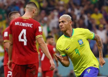 Richarlison decide e Brasil inicia Copa com vitória sobre a Sérvia