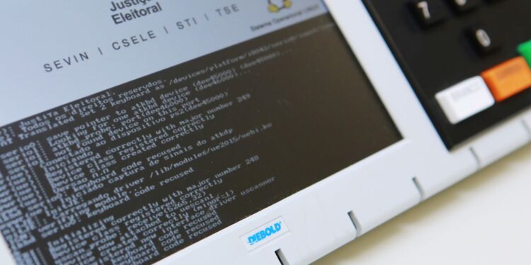 Relatório do Ministério da Defesa não aponta irregularidades no processo eleitoral brasileiro