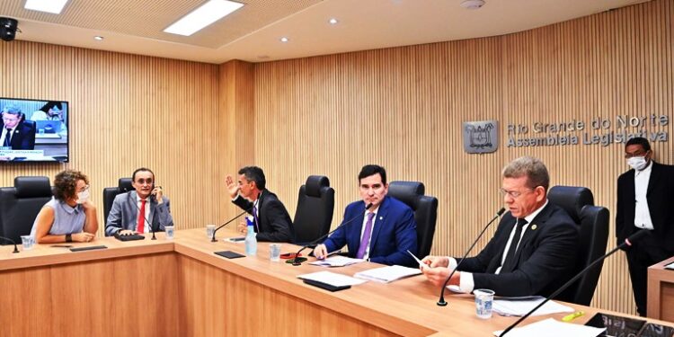 Comissão de Justiça da AL/RN aprova projeto que defende surdez unilateral como deficiência auditiva