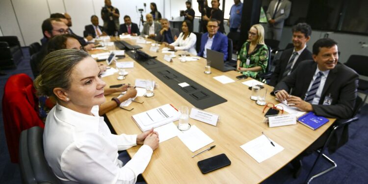 PEC da equipe de transição tratará apenas de recursos do Bolsa Família