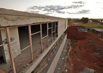 TCU revela que obras federais paralisadas chegaram a 38,5% nos últimos dois anos