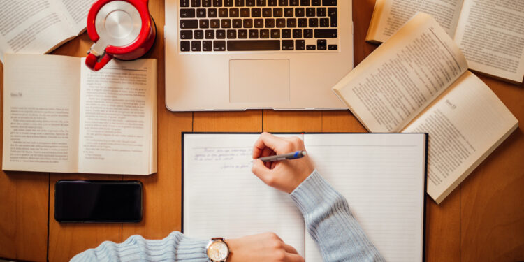 Concursos públicos têm mais de 54 mil vagas com inscrições abertas