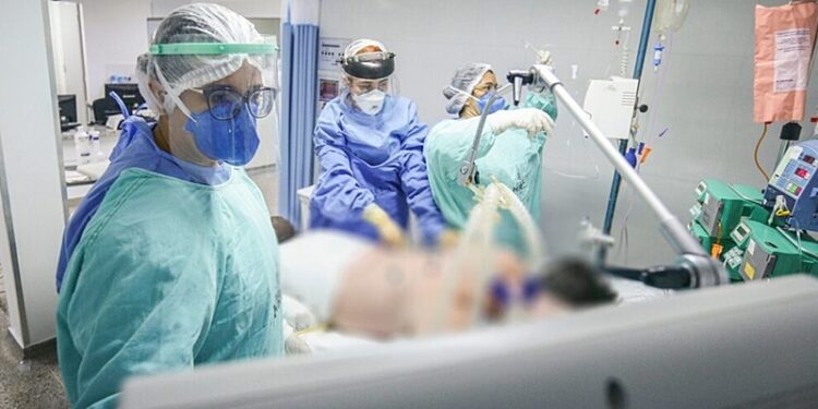 Câmara instaura comissão para analisar PEC sobre piso da enfermagem