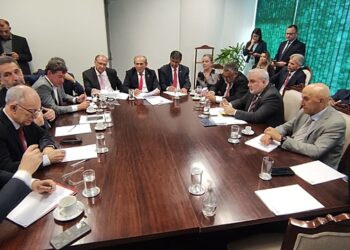 Em reunião com relator, Alckmin sugere PEC da Transição para assegurar Auxílio Brasil de R$ 600