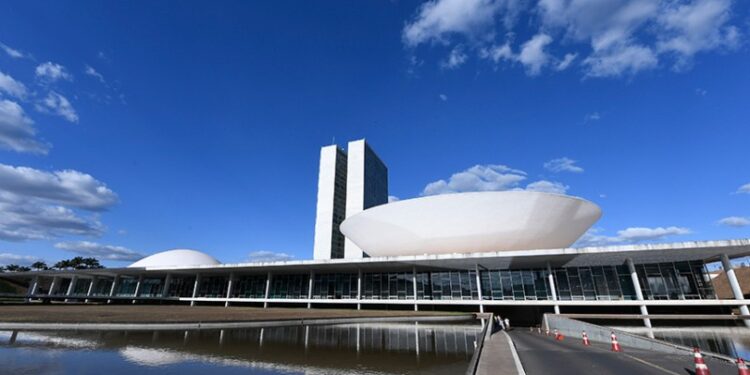 Deputados e senadores aprovam relatórios setoriais do Orçamento