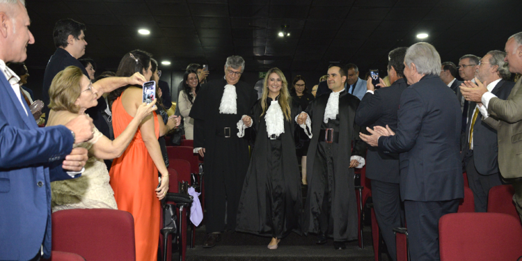 Desembargadora potiguar Cibele Benevides é empossada no TRF/5