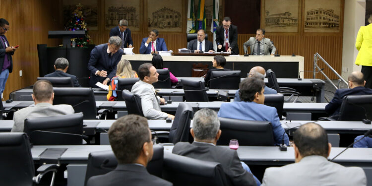 Câmara conclui ano legislativo aprovando mais de mil emendas à LOA/2023