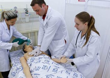 PEC que viabiliza pagamento do piso da enfermagem vai à promulgação