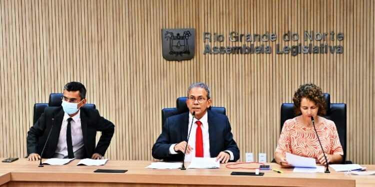 Comissão de Educação da AL/RN aprova projeto que beneficia pessoa com Surdez Unilateral