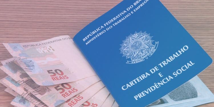 Salário mínimo 2023 pode chegar a R$ 1.320 se PEC da Transição for aprovada