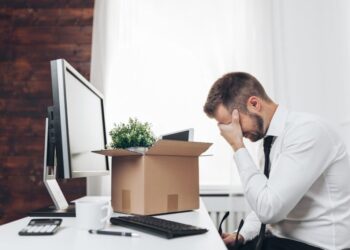 TRT/RN mantém justa causa de empregado por vender motos para loja concorrente