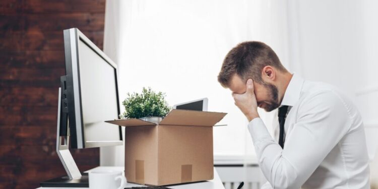 TRT/RN mantém justa causa de empregado por vender motos para loja concorrente