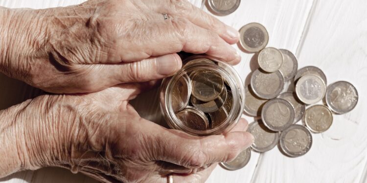 Duas aposentadorias em cargos acumuláveis são validadas pelo STF