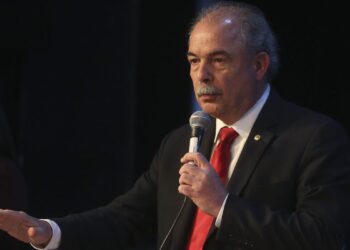 Futuros diretores do BNDES são anunciados por Aloísio Mercadante