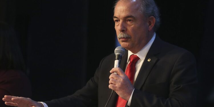 Futuros diretores do BNDES são anunciados por Aloísio Mercadante