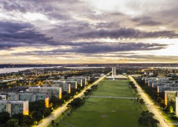 Parlamentares concentram emendas individuais do Orçamento de 2023 em transferências diretas para estados e municípios