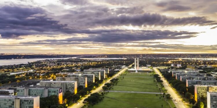 Parlamentares concentram emendas individuais do Orçamento de 2023 em transferências diretas para estados e municípios