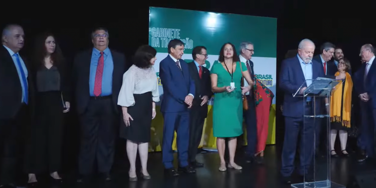 Lula anuncia novos ministros