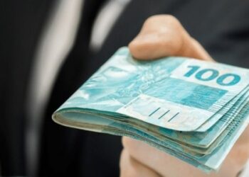 Aumento do consignado de servidores federais vira lei