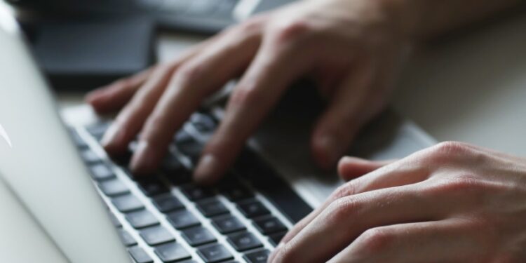 Operação conjunta do MPRN e Polícia Civil investiga crime de armazenamento de material de abuso sexual infantil