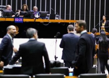 Câmara analisa na próxima semana a PEC da Transição, que garante Bolsa Família de R$ 600