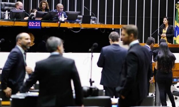 Câmara analisa na próxima semana a PEC da Transição, que garante Bolsa Família de R$ 600