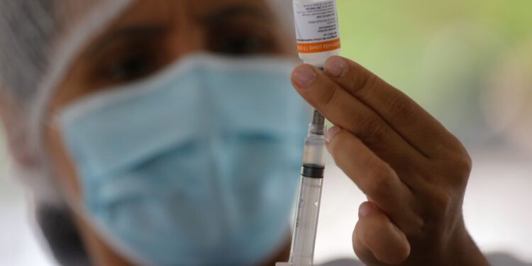 Cobertura vacinal e redução de filas na saúde são desafios do governo