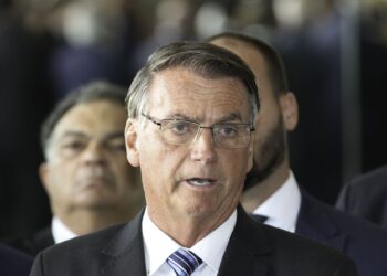 Ministro do TSE aceita abertura de ação eleitoral contra Bolsonaro