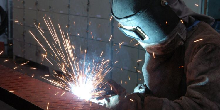 Índice de Confiança da Indústria recua 0,2 ponto em janeiro, diz FGV