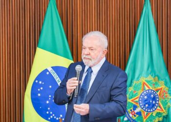 Lula promete acabar com garimpo ilegal em terra indígena