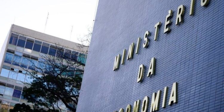 Aumento de impostos é medida mais provável do pacote fiscal, diz IFI