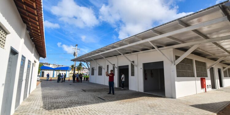 Prefeitura inaugura Eixo 1 do Centro Comercial do Maruim nas Rocas