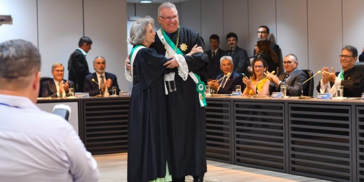 Eridson Medeiros assume presidência do TRT-RN e empossa vice-presidente e ouvidora