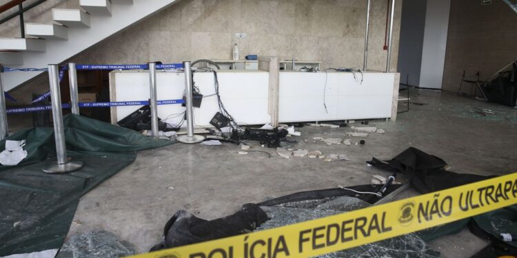 STF mantém prisão de envolvidos em atos antidemocráticos