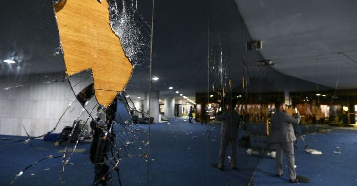 Detidos no Senado são denunciados por crime de golpe de Estado